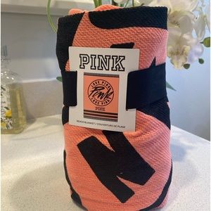 PINK by victoria secret..beach ⛱️🏝️🏖️blanket.New.not use.